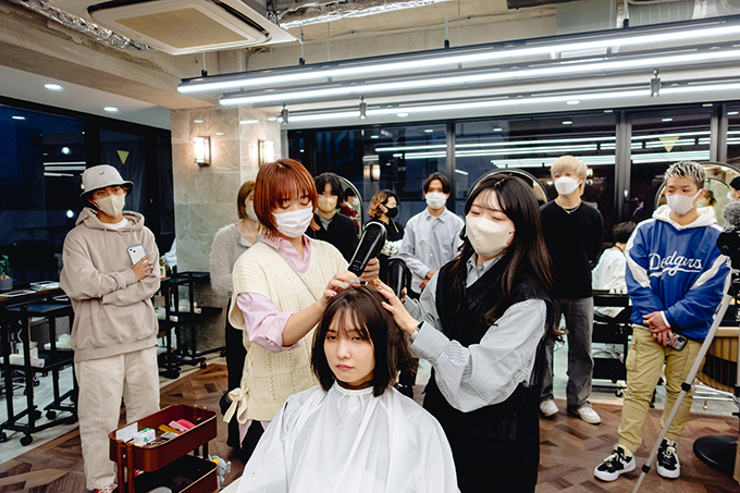 【re-quest/QJ】【YouTube】10分カットに女性美容師初登場！mio（sand）のバッサリボブをガチンコ収録。撮り直し一切なしの10分間に注目！